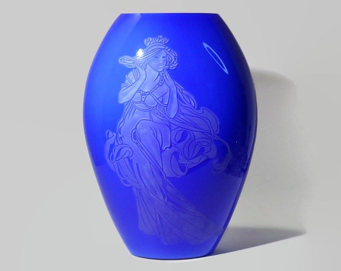 Fenton 1985 Gabrielle Connoisseur Cobalt Blue Cased White Sand Carved 12" Vase Limited Ed 86/800