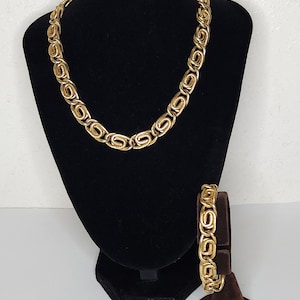 Vintage Sarah Coventry Signed 1964 &quot;Tailored Lady&quot; Gold Tone Scroll Link Necklace and Bracelet Set C-3-32