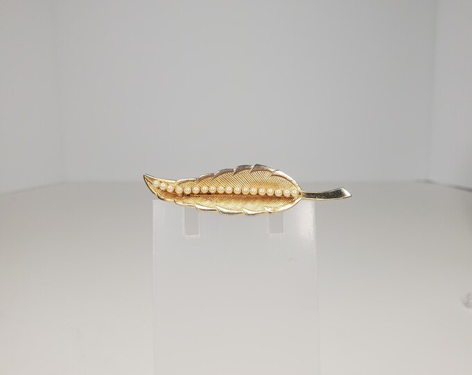 Vintage Gold-Tone Leaf and Faux Pearl Pin/Brooch D-6-26