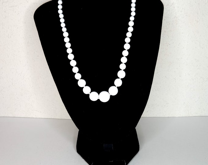 Vintage White Plastic Graduated Beaded Necklace D-3-97