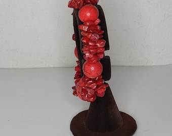 Vintage Dyed Stone and Coral Chip Stretch Bracelet C-2-11