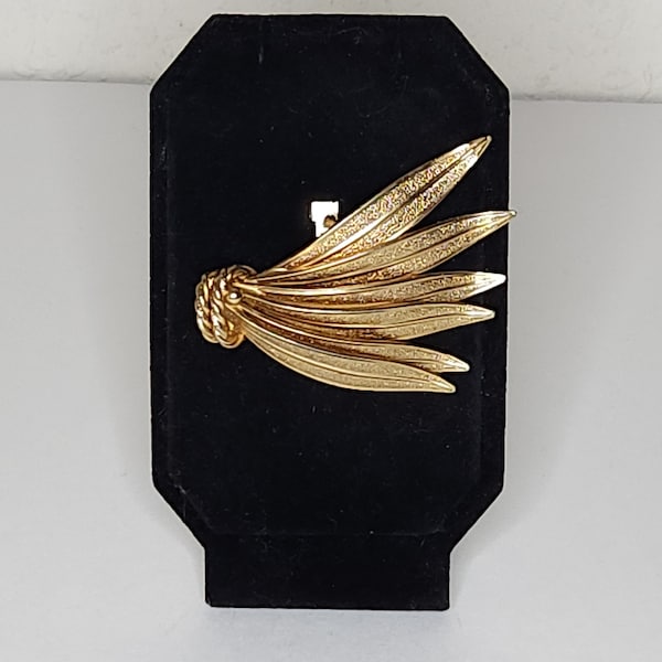 Vintage Pegasus Coro Signed Gold Tone Pegasus Wings Brooch Pin B-2-89