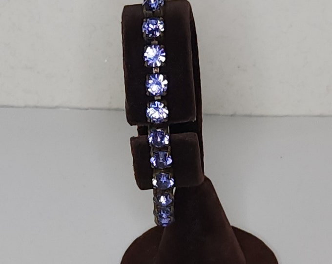 Very Vintage Gold Tone Cup Chain Bracelet with Purple Rhinestones C-4-32