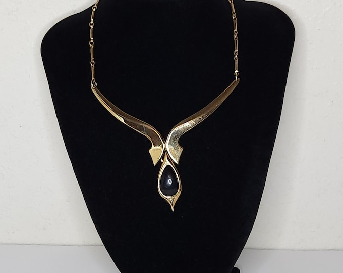Vintage Gold Tone Y-Shaped Choker Necklace with Black Teardrop Dangle C-8-90