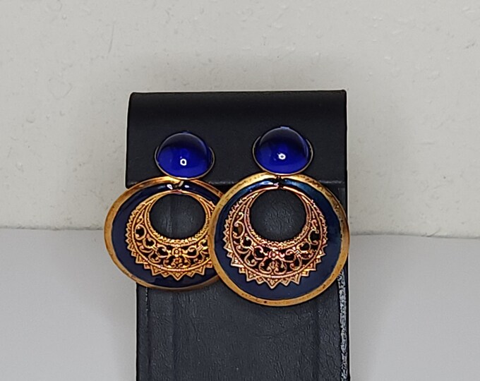 Vintage Gold Tone and Blue Enamel Cutout Circle Dangle Earrings C-8-77