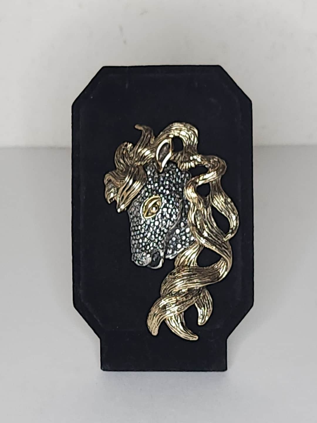 ヴィンテージ シルバートーンとゴールドトーンの馬頭ブローチ