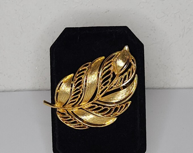 Vintage MJ Ent Signed Gold Tone Textured and Filigree Leaf Brooch Pin C-1-46