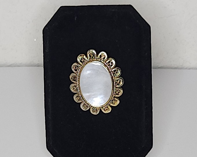 Vintage Oval Mother of Pearl in Gold Tone Filigree Floral Frame Brooch Pin C-2-29