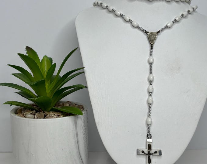 Vintage Faux Milk Glass Plastic Rosary Sliver Tone 17” Necklace D-8-54