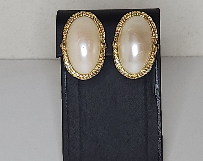 Vintage Faux Pearl and Gold Tone Large Oval Clip-On Earrings C-6-37