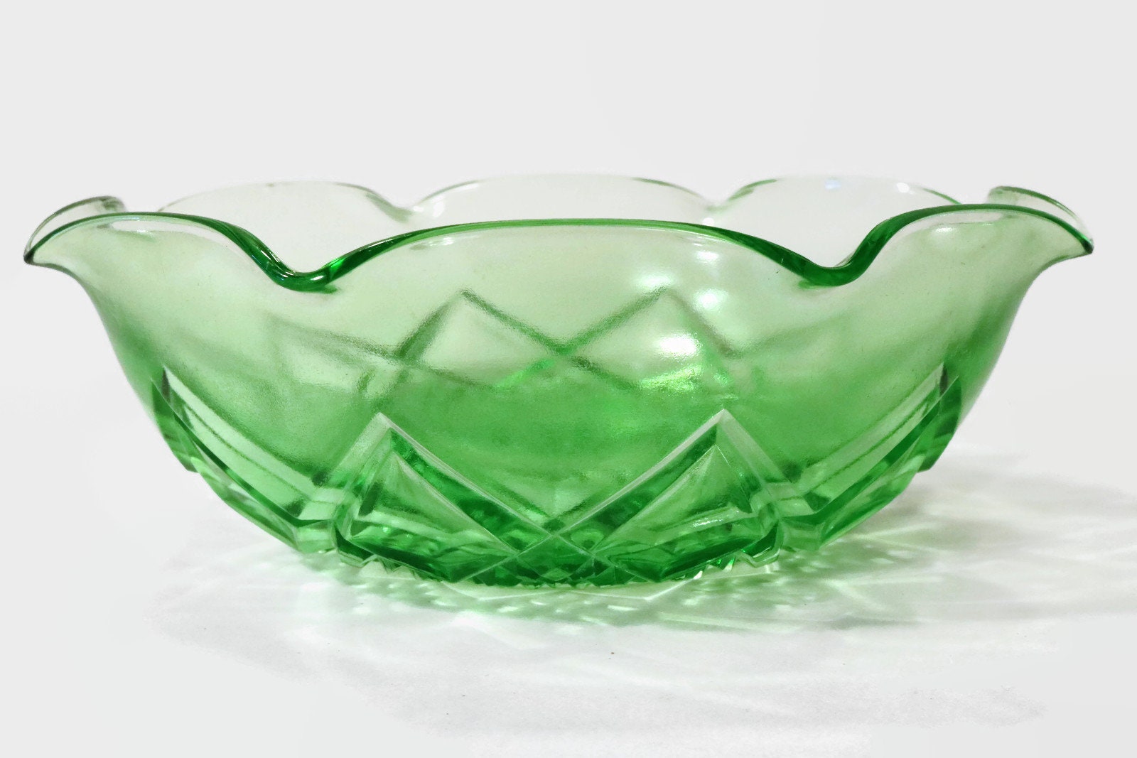 ca. 1930 Hazel Atlas Diamond Arches Green Vaseline 8 Ruffled Bowl