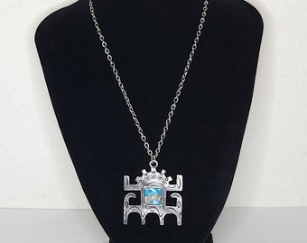 Vintage Southwestern Style Silver Tone and Faux Turquoise Pendant Necklace C-5-83
