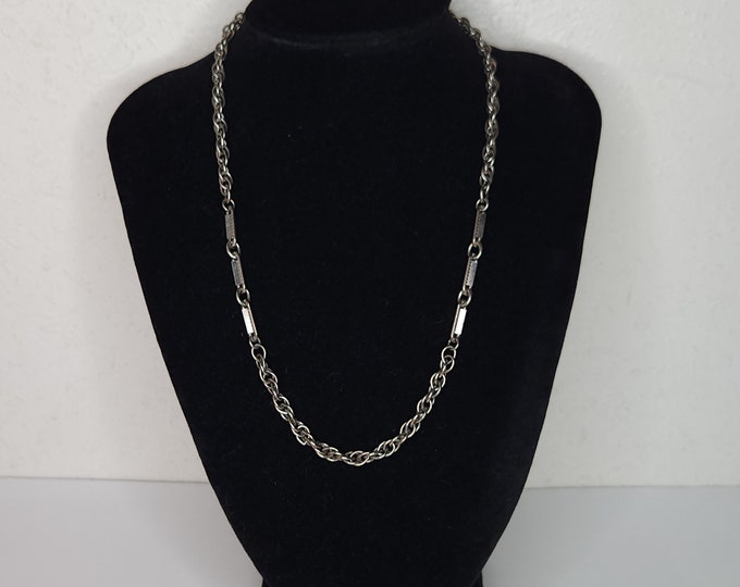 Very Vintage Silver Tone Double Link Rope Chain with Oval Accent Links and Sport Clasp Necklace D-3-17