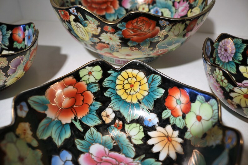 Vintage Made in China Black Noir Mille Fleur Famille Rose Pattern Bowl Set