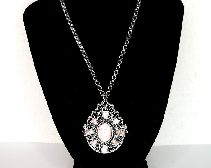 Vintage Silver Tone Teardrop Pendant with Art Glass Pieces on Double Link Chain Neclace D-4-45
