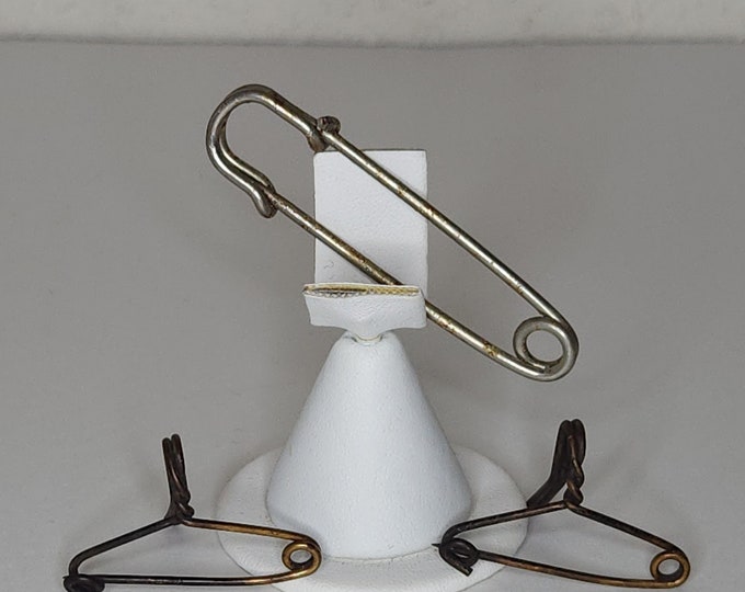 Vintage Kilt Pin and Two Hat/Clothing Safety Pin Hooks B-1-59