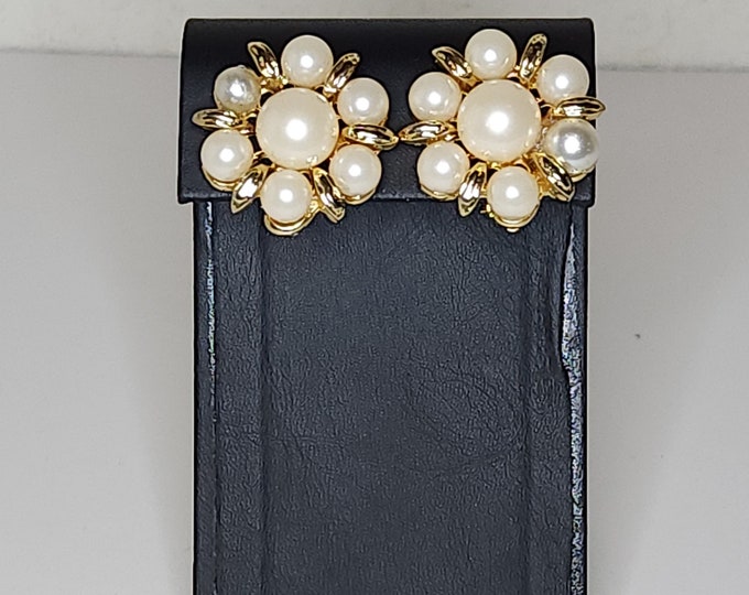 Vintage Gold Tone and Faux Pearl Clusters Clip-On Earrings A-6-38