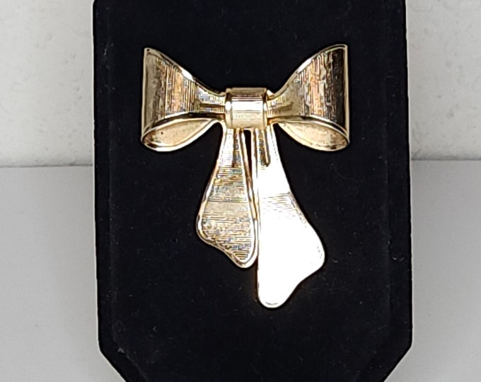 Vintage Avon 1980 Marked Gold Tone Bow Brooch / Pendant B-3-94