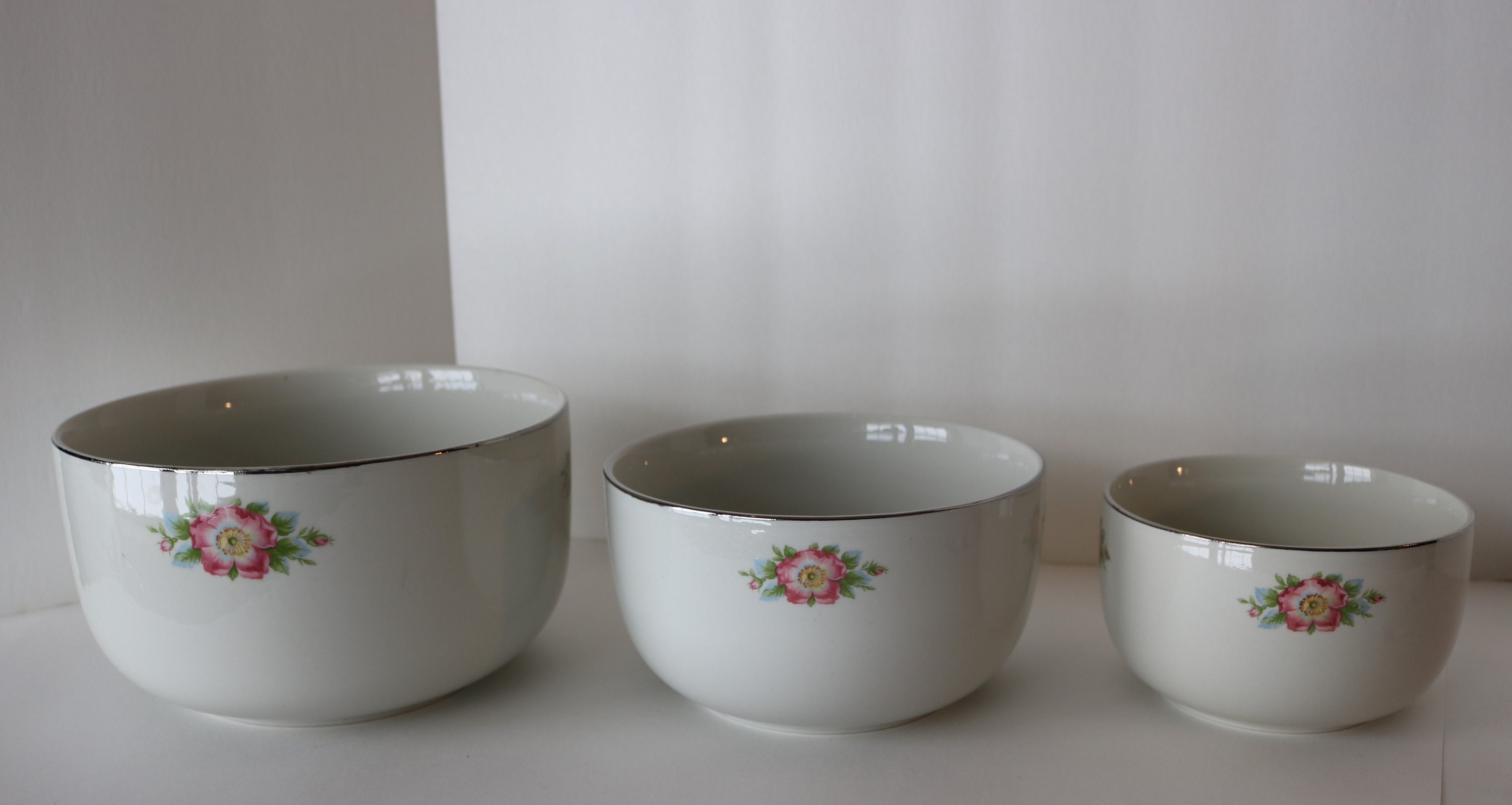 c. 1945 Hall's Superior Quality Kitchenware Rose White 658 Nesting Bowl