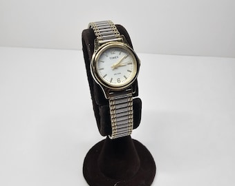 Vintage Ladies Timex WR 30M Two Toned Watch Expandable Band New Battery! E-1-15