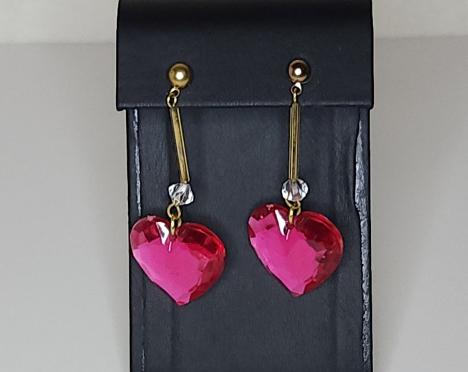 Vintage Gold Tone Dangle Earrings with Pink Hearts A-6-34