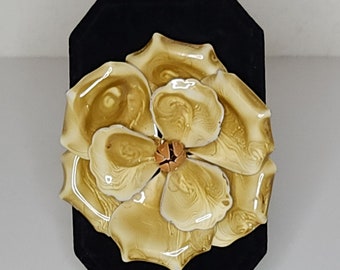 Vintage Beige Marbled Flower Brooch Pin A-7-63