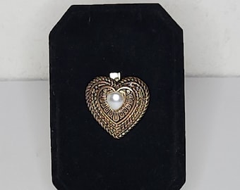 Vintage Taiwan Marked Gold Tone Heart Brooch Pin with Faux Pearl C-8-36