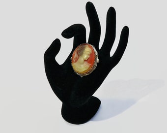 Vintage Cameo Gold Tone Brooch