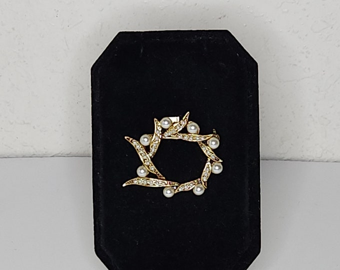 Vintage Gold Tone and Faux Pearl Round Ring Brooch Pin C-1-31