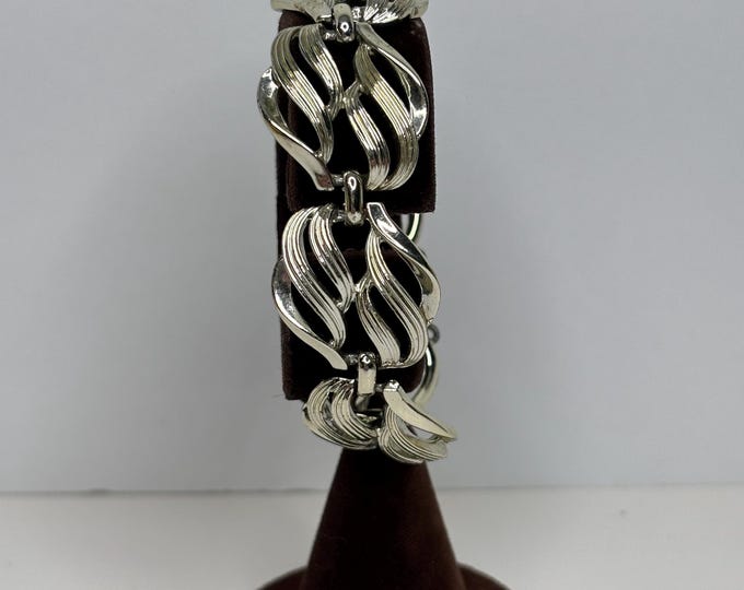 Vintage Coro Light Gold Tone Panel Bracelet Size 6.5 D-8-24