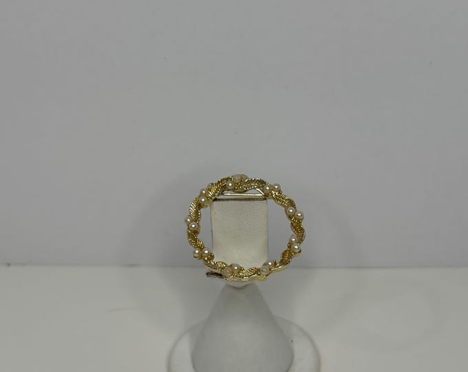 Vintage Gerrys Gold Tone and Faux Pearl Leaf Wreath Pin/Brooch D-7-61