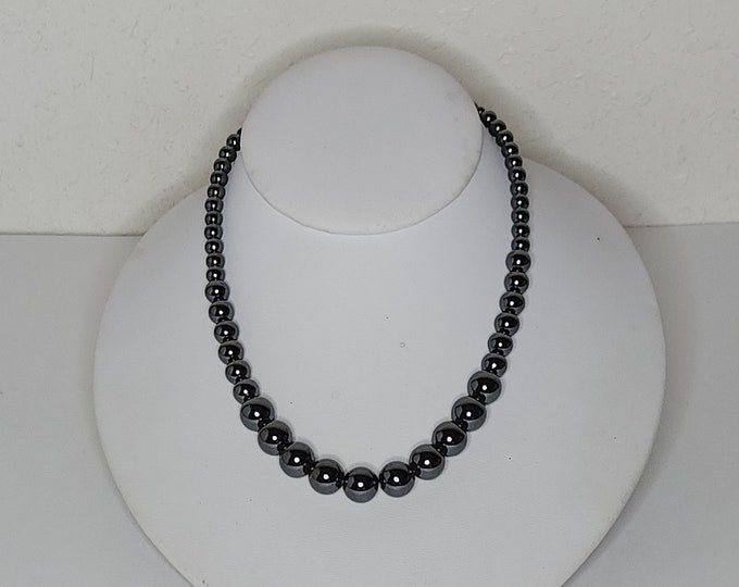 Vintage Premier Design Signed Graduated Hematite Round Bead Necklace C-8-22