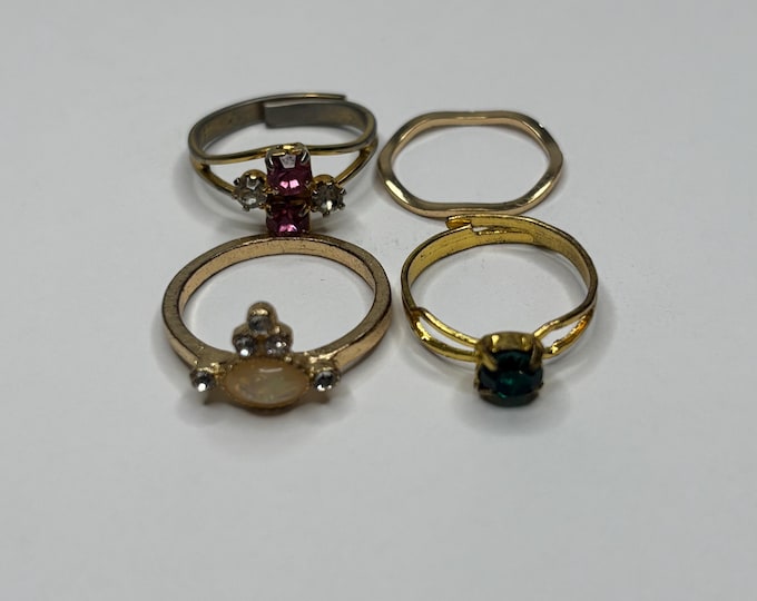 Various Sized Gold Tone Ring Lot Size 4.5-6.75 Some Adjustable with Faux Opal and Rhinestones D-8-3