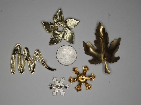 Vintage Set of Five Various Brooch Pins One Madon… - image 2