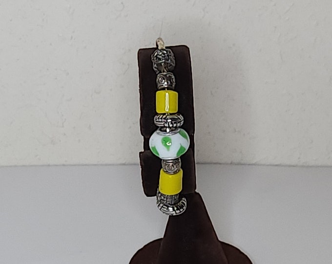 Vintage Silver Tone Twisted Cuff Bracelet with Silver Tone, Yellow, White and Green Beads D-2-89