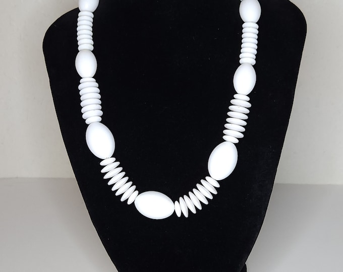 Vintage White Plastic Saucer and Oval Beaded Necklace A-8-63