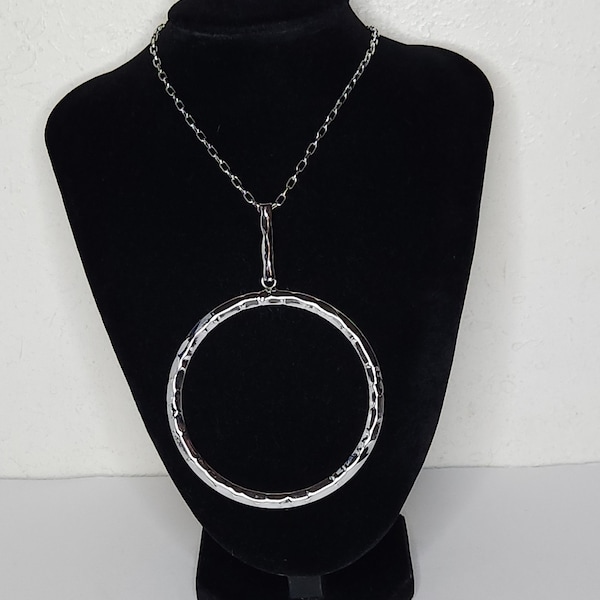 Vintage Silver Tone Large Hammered Circle Pendant on Cable Chain Necklace C-9-25