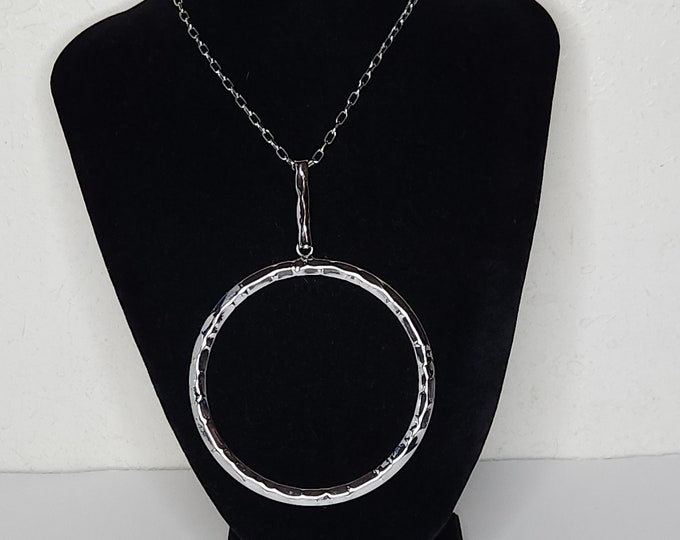 Vintage Silver Tone Large Hammered Circle Pendant on Cable Chain Necklace C-9-25