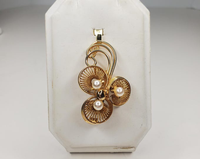 Vintage Gold-Tone Floral with Faux Pearl Brooch Pin D-6-16