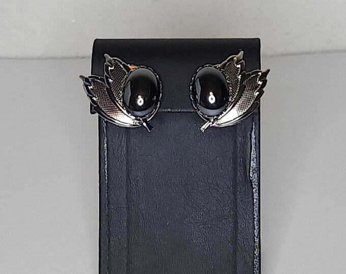 Vintage Faux Hematite Ovals and Silver Tone Leaves Clip-On Earrings B-6-41