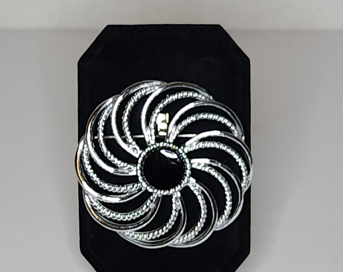 Vintage Sarah Coventry Signed Silver Tone Smooth and Textured Pinwheel with Black Center Brooch Pin A-9-31
