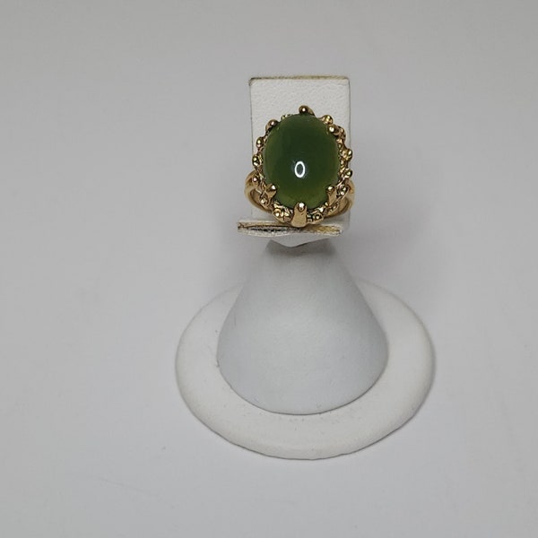 Vintage 18K Gold Plated V in Diamond Marked Green Glass Faux Jade Gold Tone Size 3.5 Ring C-9-32