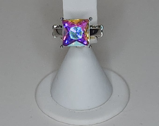 Vintage Square Iridescent Faceted Rhinestone Stretchy Costume Ring A-5-90