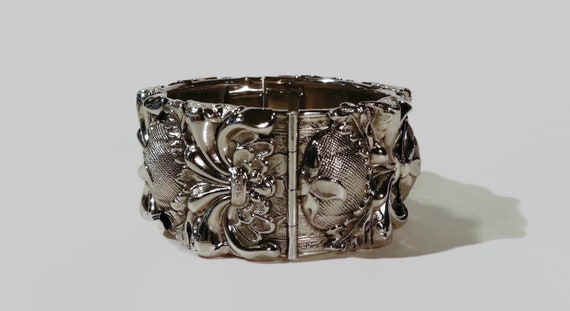 Whiting and Davis Silver Bracelet Hinged Clamp Repousse Bangle Vintage Jewelry Hallmarked Silver Tone Collectable Brand Gift for Her
