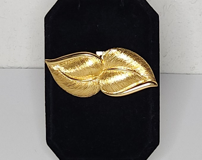 Vintage Napier Signed Gold Tone Two Leaves Brooch Pin C-7-62