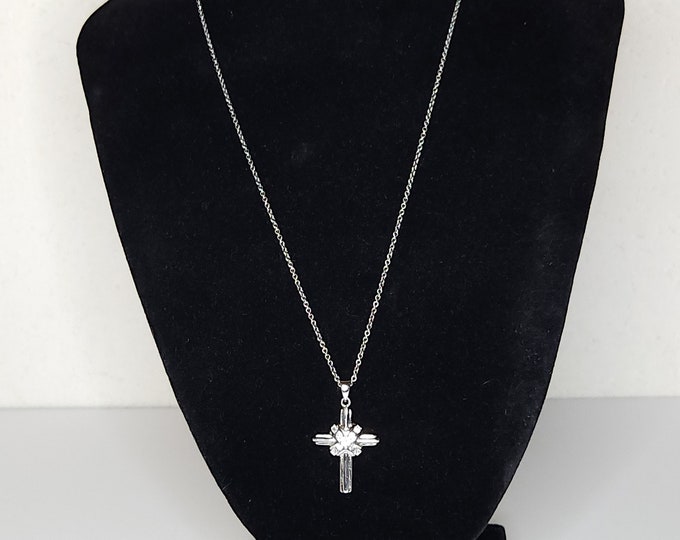 Vintage 925 Sterling Silver Marked Cross Pendant Necklace with CZ Cubic Zirconia B-1-82