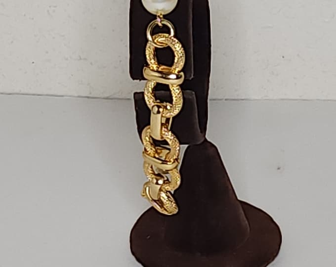 Vintage Gold Tone Textured Figure 8 Link Bracelet with Faux Pearl Accents C-3-20