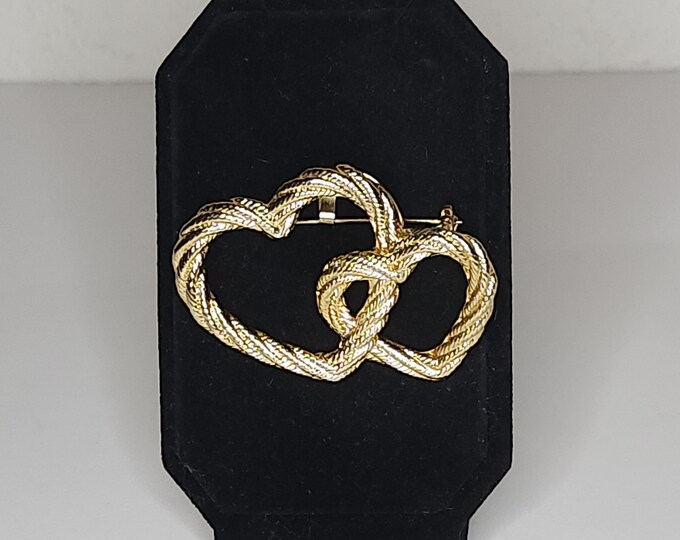 Vintage Gold Tone Two Hearts with Twisted Rope Design Brooch Pin A-9-72