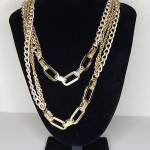 Vintage Goldfarbene lange Kette mit Rechteck-Details 52 Inch A-3-35