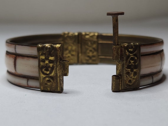 Vintage Brass and Dyed Bone Hinged Cuff Bracelet … - image 5
